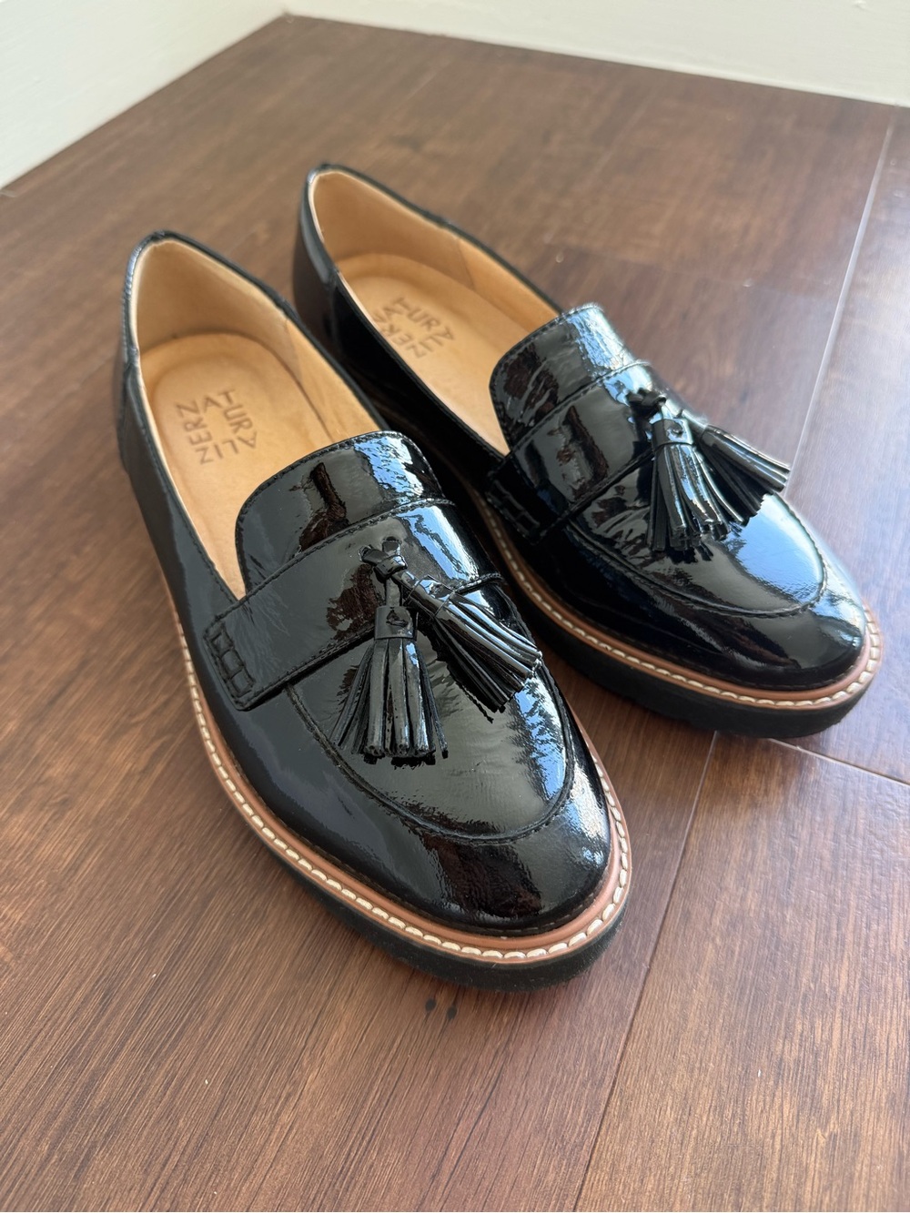 Naturalizer patent tassel loafers, women, black, size 7.5M